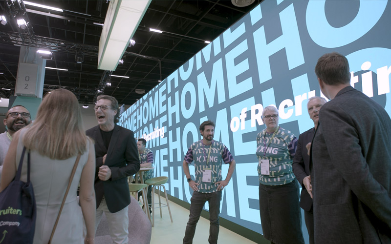 Messestand | XING ZPE Europe 2025 Messe Eventbespielung THIS IS Y Hamburg Motion Grafik Loops